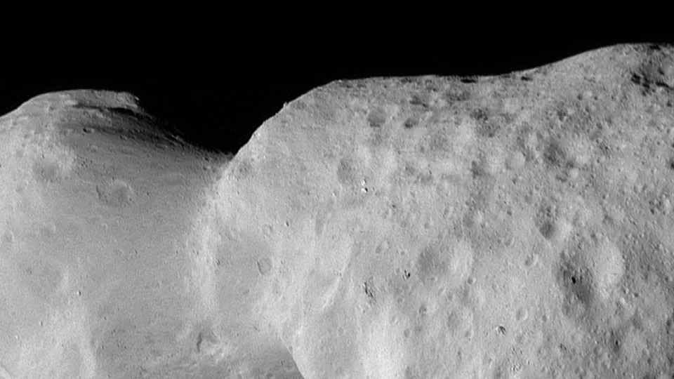 Lucy otkriva tragove vode na asteroidu DJ: šta znači jedinstveni bi-lobi oblik