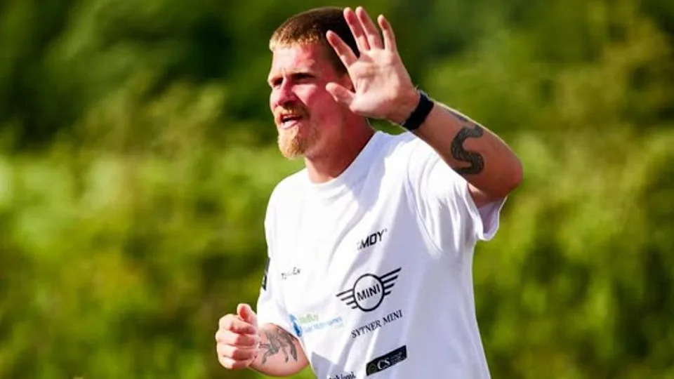 Tearful Runner 'Blown Away' After Harry Styles Donates to 850‑Mile Memorial Fundraiser