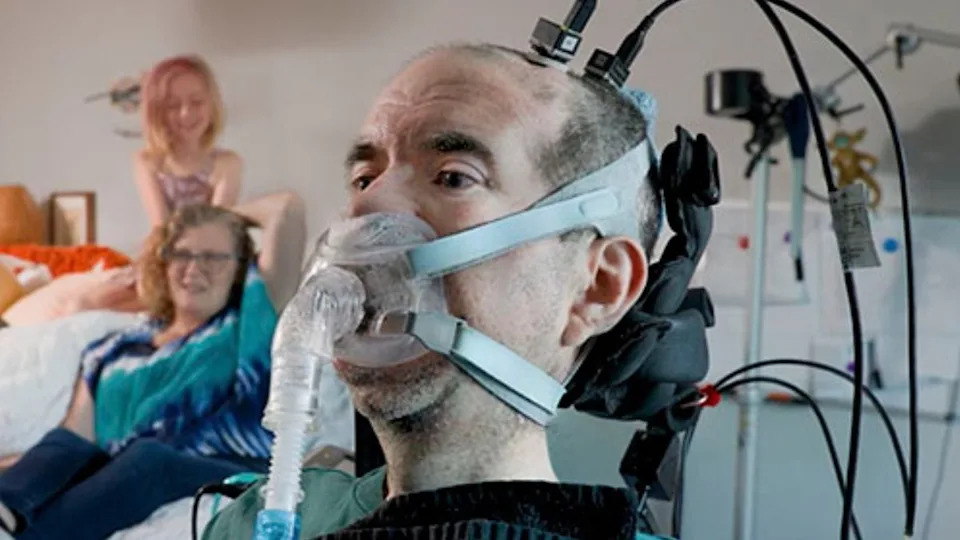 Nedelja u nauci: Implant koji vraća glas, prvi nuklearni satovi i neočekivan obrazac u hodanju