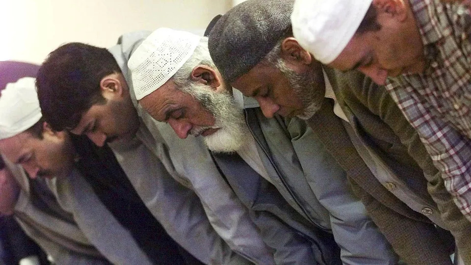 Kontrateroristička istraga u Edinburghu nakon niza napada koje vlasti sumnjiče za anti‑muslimanski motiv