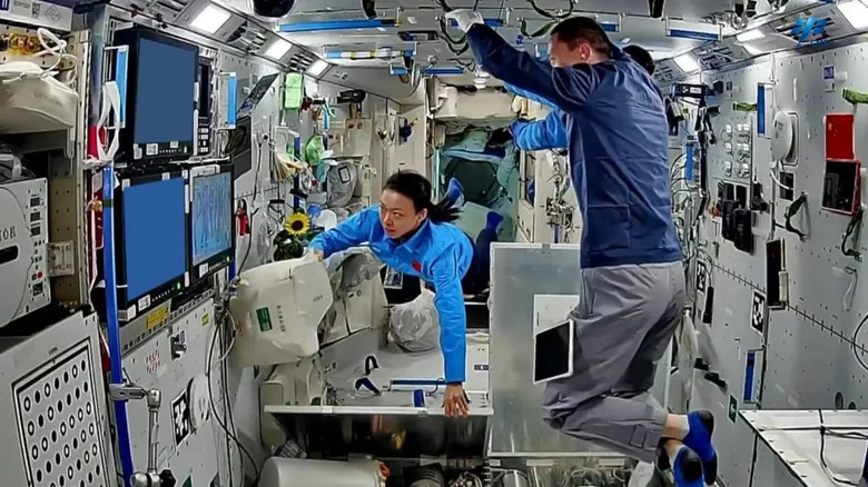 Kina Lansirala Shenzhou-23: Jednogodišnja Misija Koja Podiže Cilj Sletanja Na Mesec Do 2030.