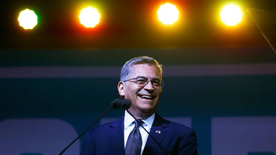 2026 Primaries Are Recasting the Democratic Party — Progressives Surge While Centrists Hold Key Battlegrounds