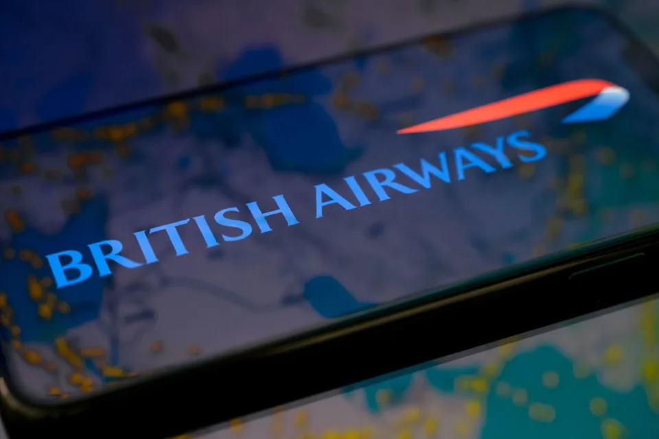 Pametni telefon se zapalio tokom taksiranja na Hanedi — posada British Airwaysa brzo reagovala