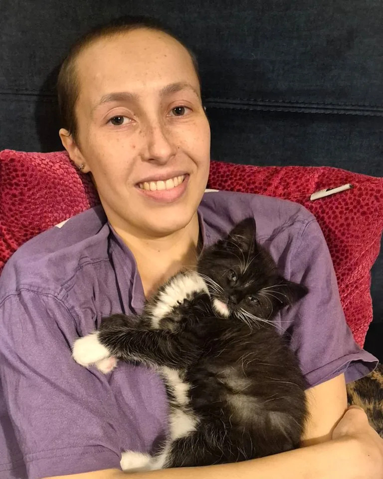 24-Godišnja Caitlin Leggett Preminula Mesec Dana Nakon Povratka Akutne Mieloične Leukemije
