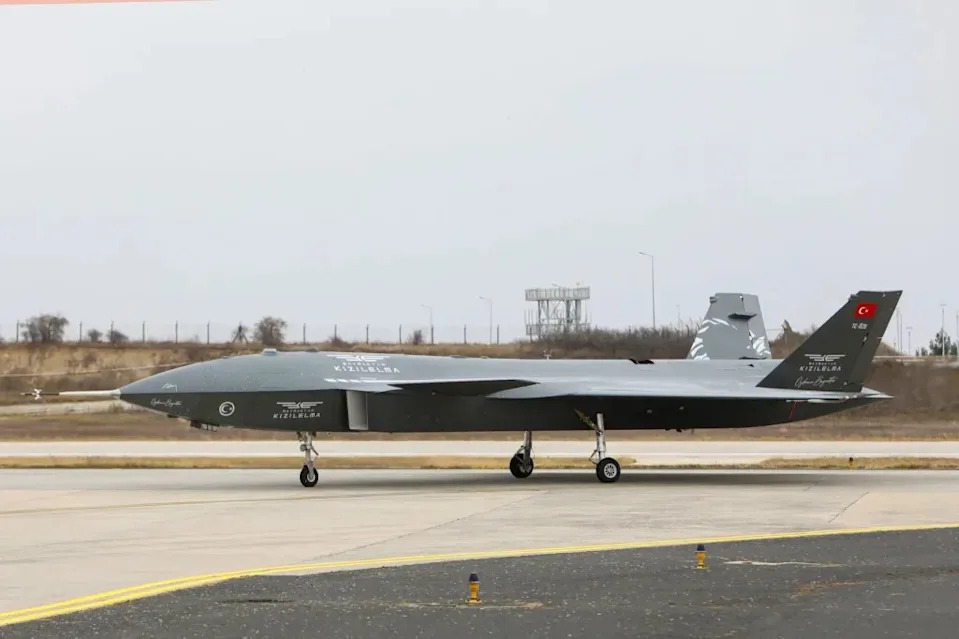 Kizilelma i M-346: Uspešne prve žive probe K‑SWARM tima za posadne i neposadne letelice