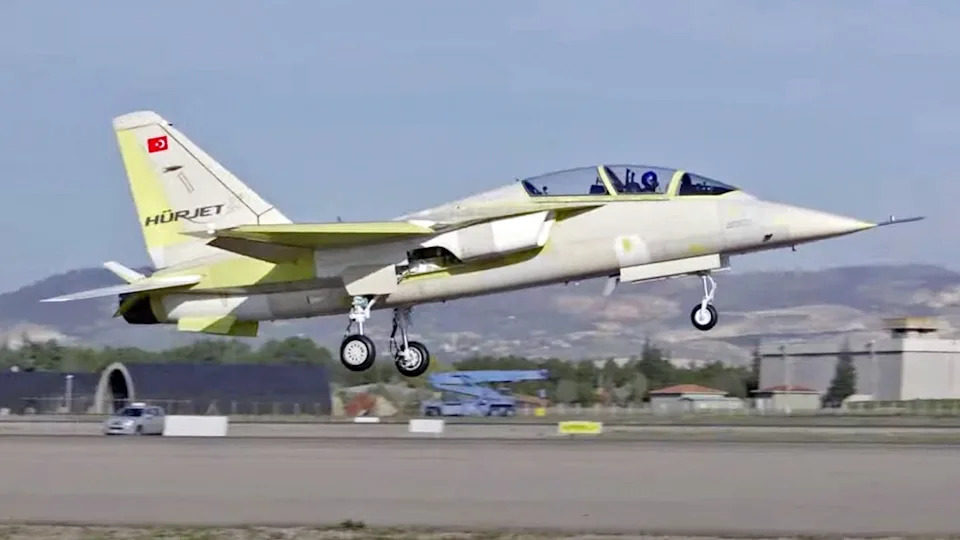 Kizilelma i M-346: Uspešne prve žive probe K‑SWARM tima za posadne i neposadne letelice