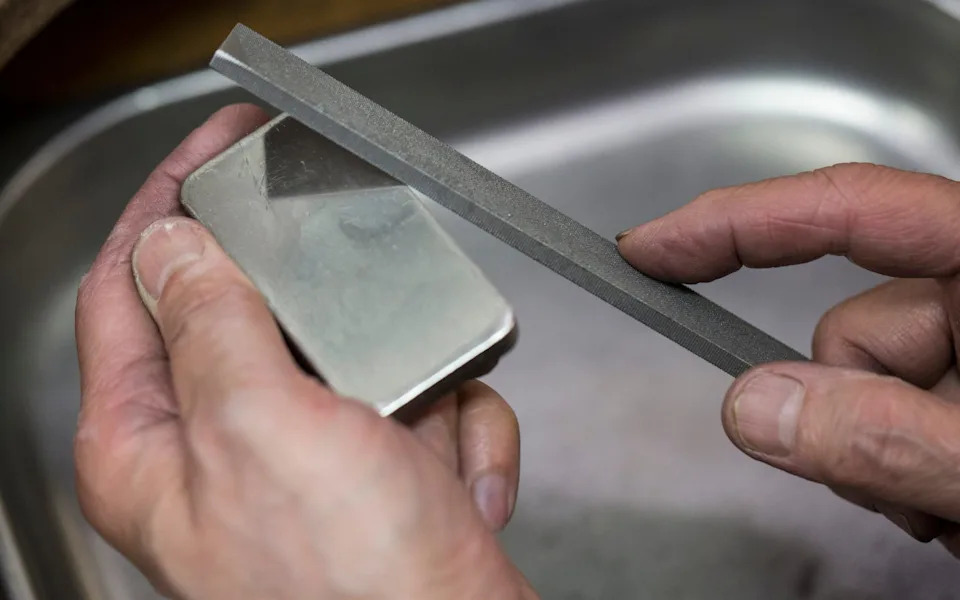 Nestašica platine ugrožava hemoterapiju u Indiji: pacijenti jure za cisplatinom i karboplatinom
