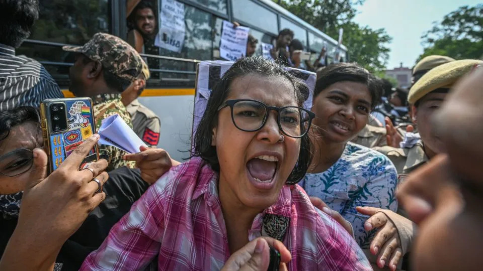 Mladima Dosta Nepravdi: Osnivač Cockroach Janta Party Stigao u Nju Delhi i Poziva Na Miran Protest