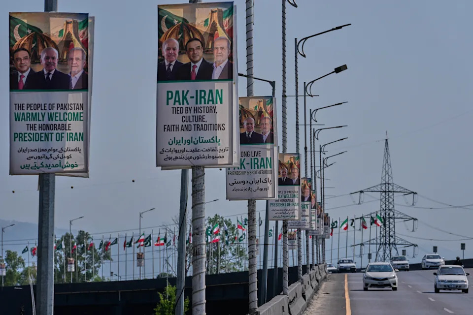 Iranski predsednik u Pakistanu dok se finalizuje sporazum sa SAD, raste napetost u Libanu