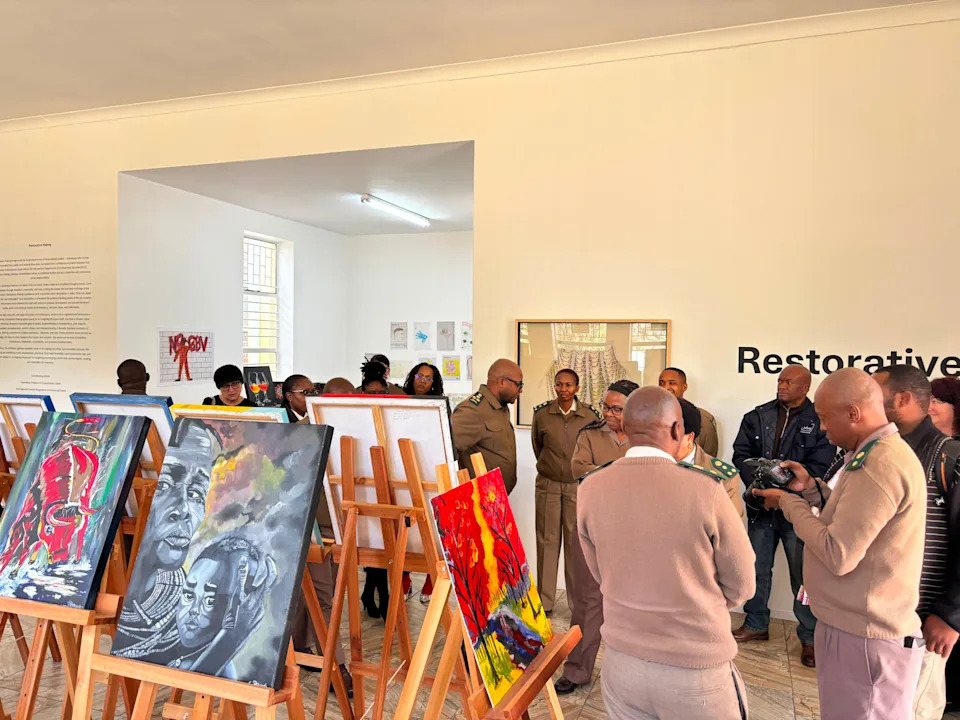 Od rešetaka do galerije: Kako umetnost u johanesburškom zatvoru menja živote 34 zatvorenika
