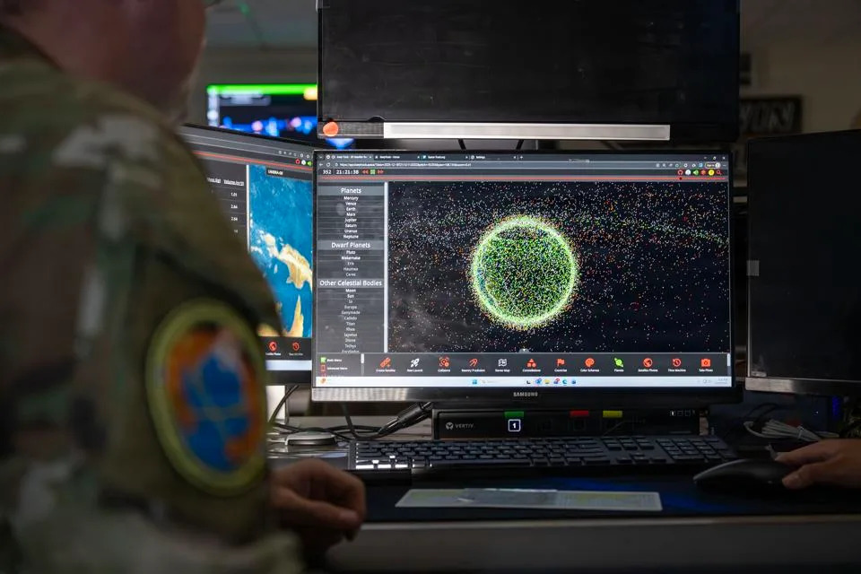 Zašto Svemir Postaje Presudan Front Modernog Ratovanja: GPS Spoofing, Jamming i Nova Kontra‑satelitska Trka