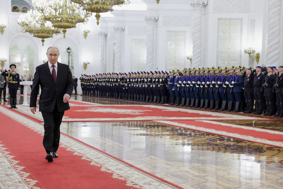 Ukrajina pogodila Orenburg i dva satelitska centra — veliki gasni kompleks u plamenu