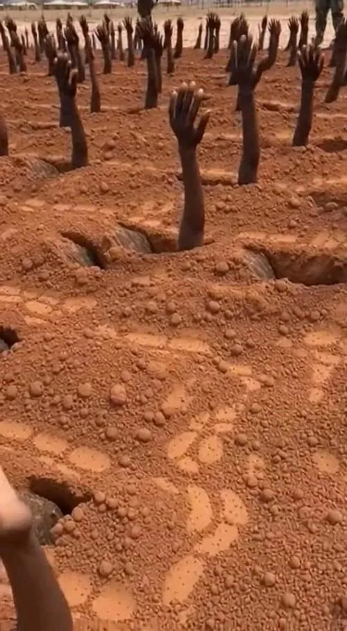 Provera Činjenica: Viralni Video Ruku Koje Vire Iz Zemlje JE AI‑Generisan, Ne Dokazuje Zakopavanje Ljudi U Sudanu