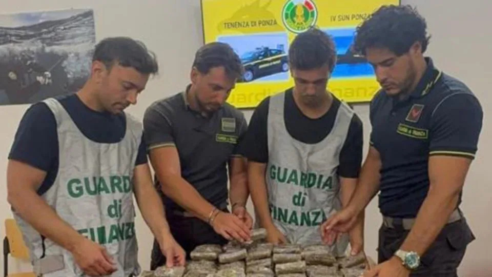 Velika zaplena hašiša na Ponzi: Policijski ronioci iz pećine izvukli 330 blokova (40 kg)
