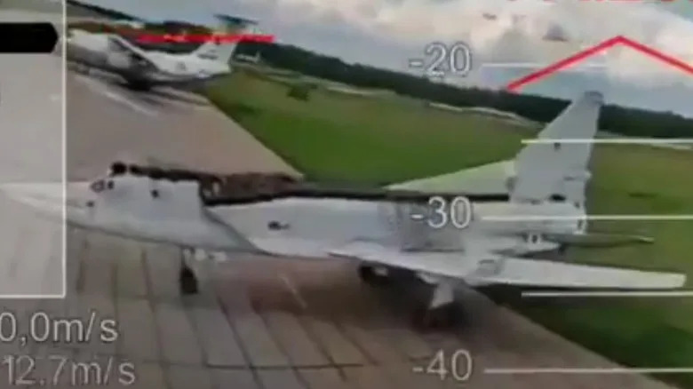 Zašto Ruski Bombarderi Imaju Gume Na Krilima? Taktika Koja Trese Sisteme Prepoznavanja