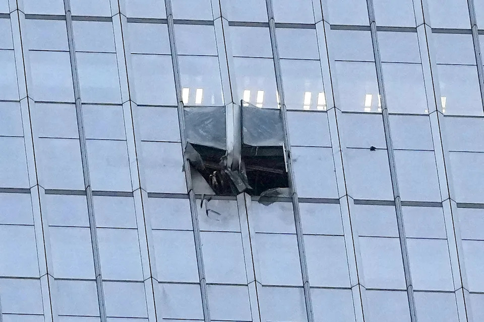Drama u Pekingu: Mali avion se zabio u Citic Tower i pao ispred najvišeg nebodera
