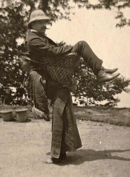 Provera činjenica: Fotografija iz 1903. na kojoj je „Bengalska žena koja nosi britanskog trgovca“ je lažna — nastala pomoću OpenAI alata