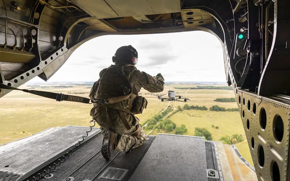 Chinook Kao Nosač Dronova — Revolucija U Upotrebi Teškog Helikoptera