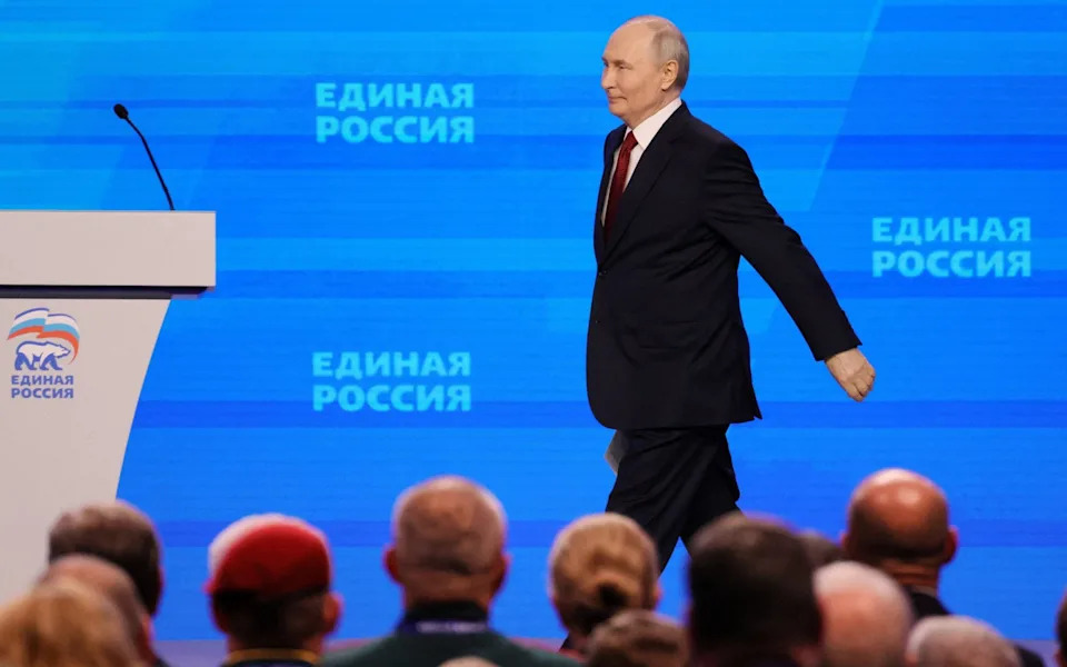 Putin Priznao: Rusija Se Suočava Sa „Problemima“ Dok Ukrajinski Dronovi Pogađaju Rafinerije