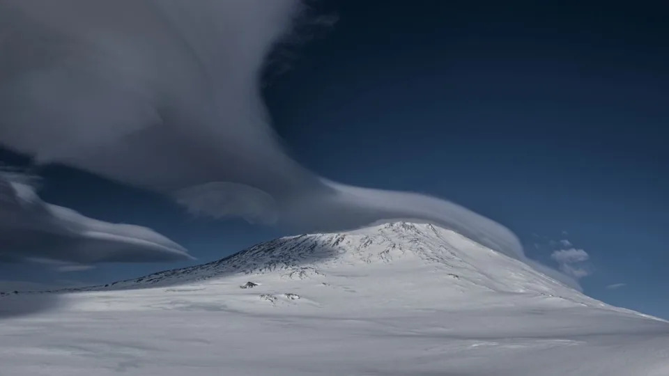 Vulkan na Antarktiku 'posipa' kristale čistog zlata — šta stoji iza misterije Mount Erebusa?
