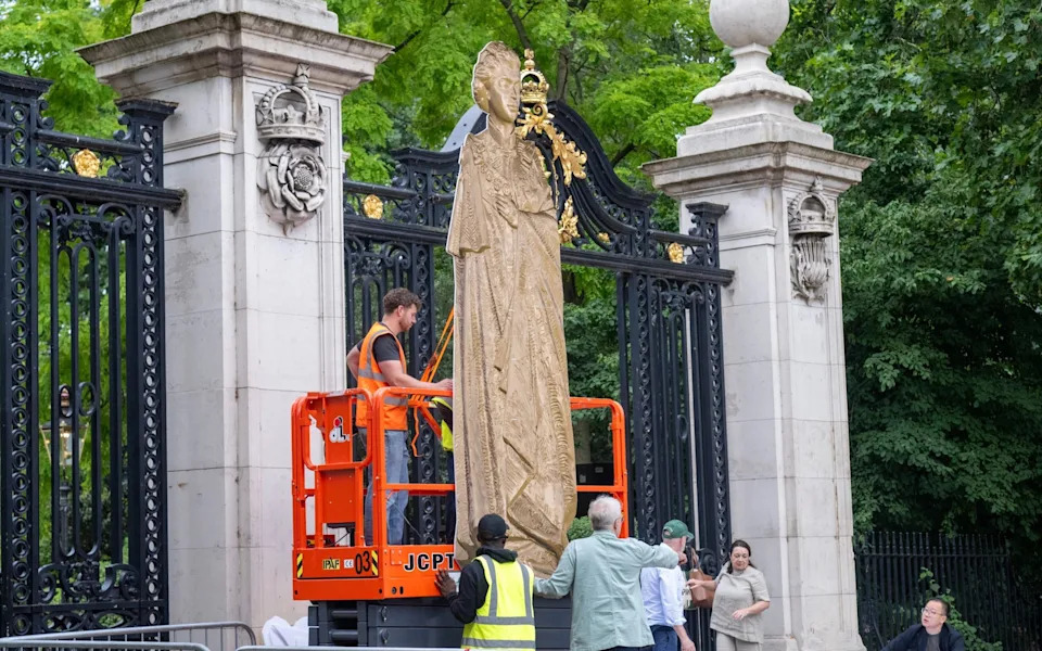 Foster Previews Queen Elizabeth II Memorial With VR Mock-Up At St James’s Park
