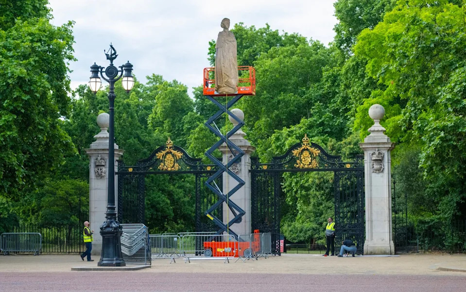 Foster Previews Queen Elizabeth II Memorial With VR Mock-Up At St James’s Park