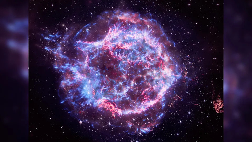 NASA-ine nove slike iz Chandre prikazuju svemir u crveno-belo-plavim tonovima za 250. godišnjicu SAD