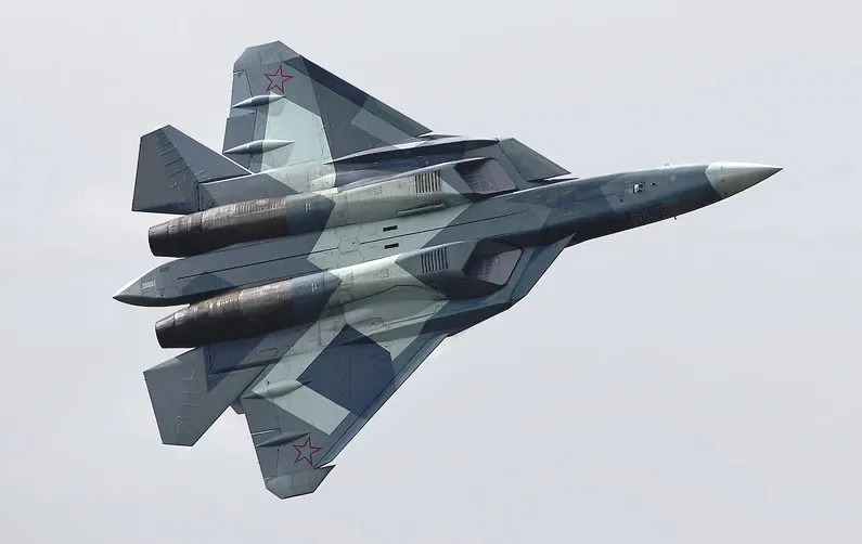 Su-57 Prilagođen Za Lov Na Dronove? Fotografije Pokazuju Neobičnu Spoljnu Montažu