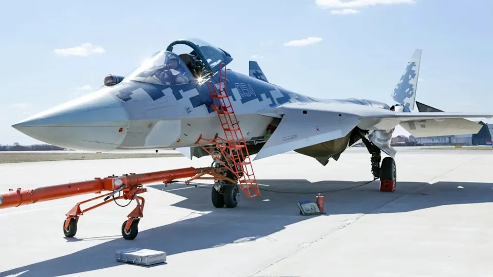 Su-57 Prilagođen Za Lov Na Dronove? Fotografije Pokazuju Neobičnu Spoljnu Montažu