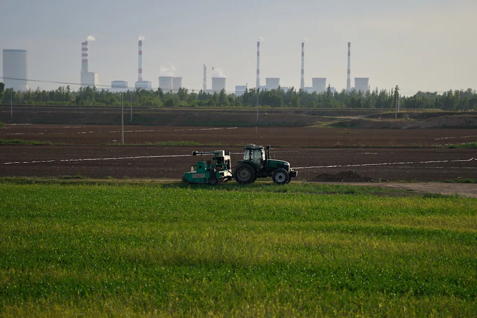 Sunce i Vetar Rastu, Ali Ugalj Ne Posustaje: Energetski Paradoks Unutrašnje Mongolije