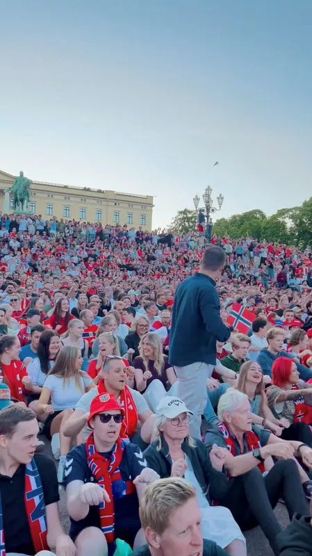Spašava 6 miliona pčela u Singapuru — jednu košnicu po jednu