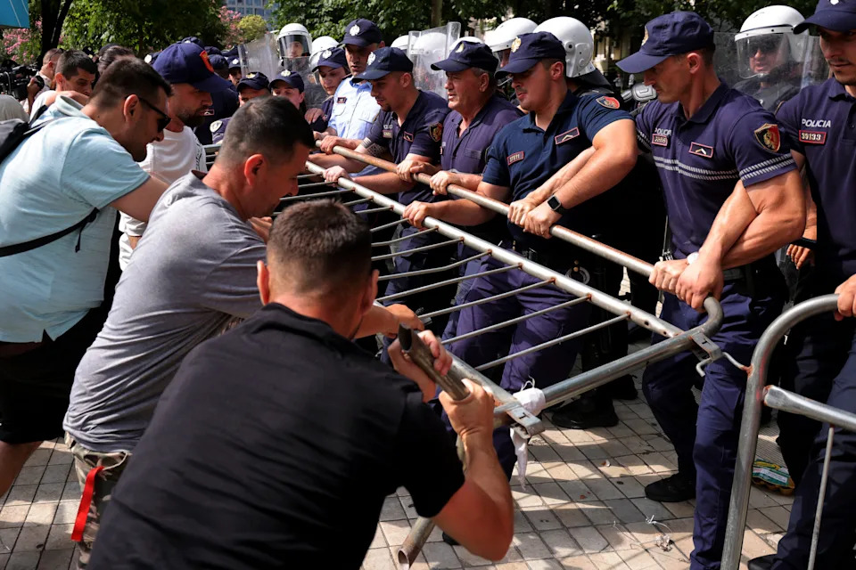 Tirana: 