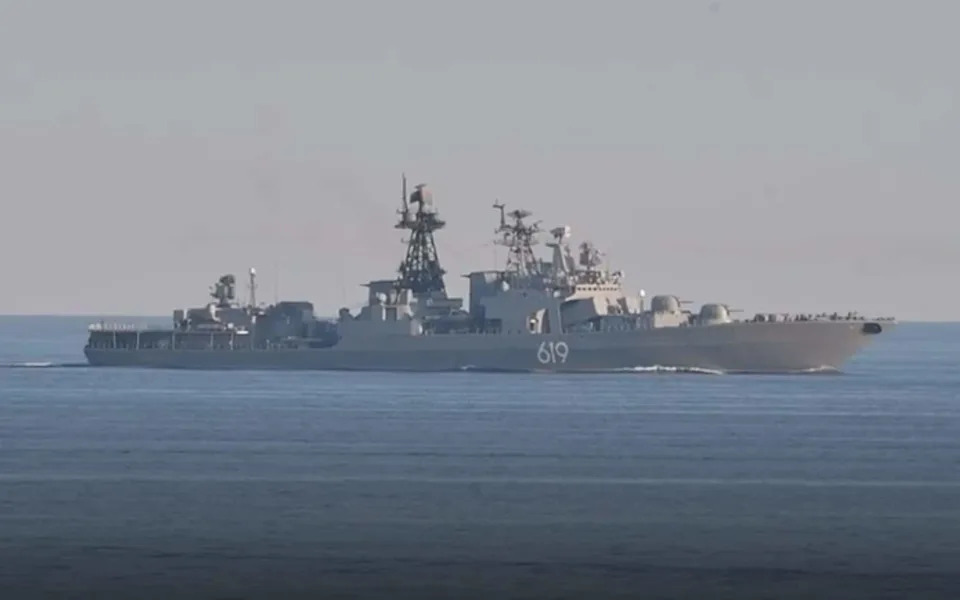 Putinova jahta od £100M 'Graceful' Beži Ka Arktiku Pod Jakom Ratnom Pratnjom