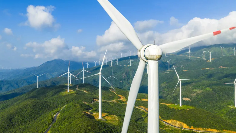 Kina Stvara Ogroman Višak Solarne i Vetroenergije — Ali Ga Ne Može Iskoristiti