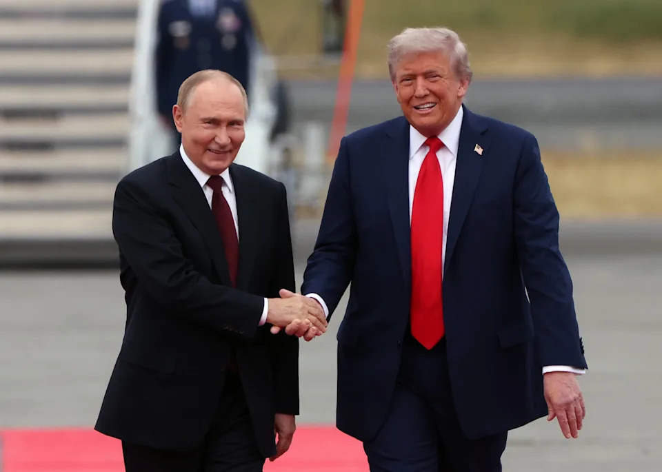 Putin U Uniformi U Režiranom Snimku — Pokušaj Da Impresionira Trampa Dok Ukrajina Napreduje