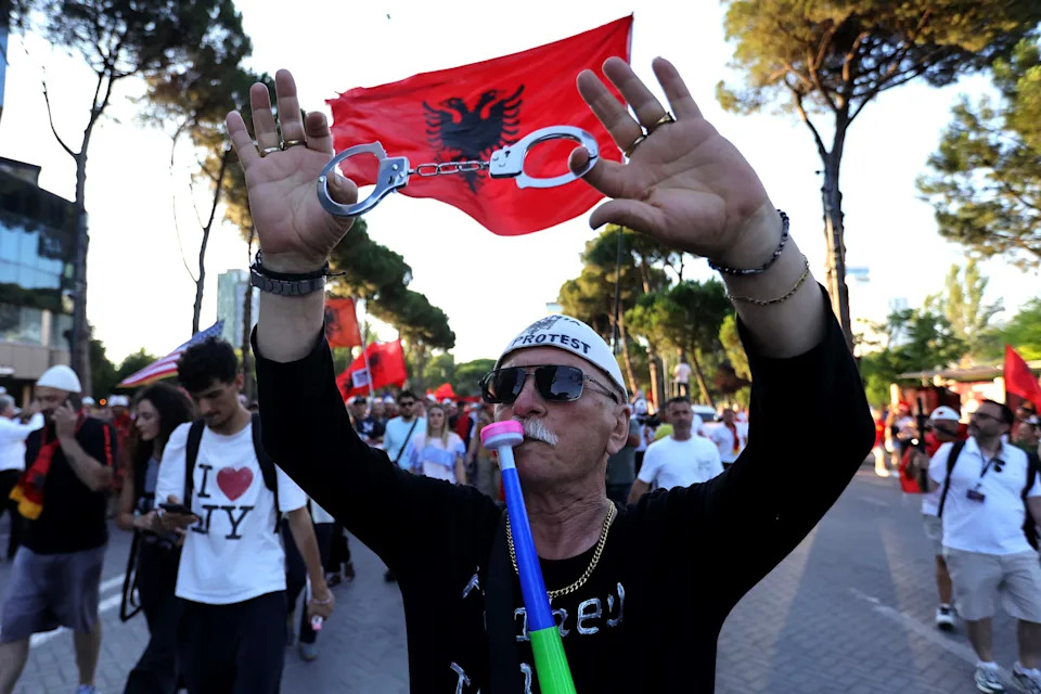 35. Noć Protesta U Tirani: Desetine Hiljada Traže Ostavku Edi Rame