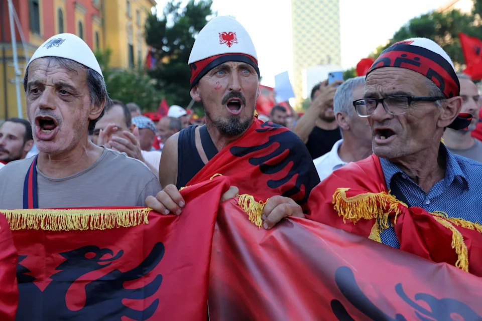 35. Noć Protesta U Tirani: Desetine Hiljada Traže Ostavku Edi Rame