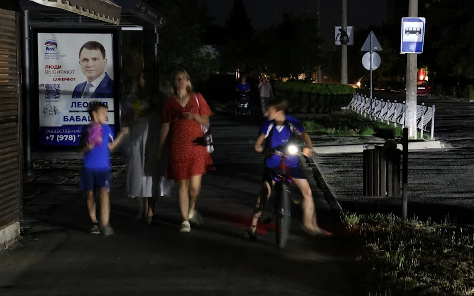 Krim Potonuo U Mrak: Noćni Ukrajinski Udari Pogodili Trafostanice