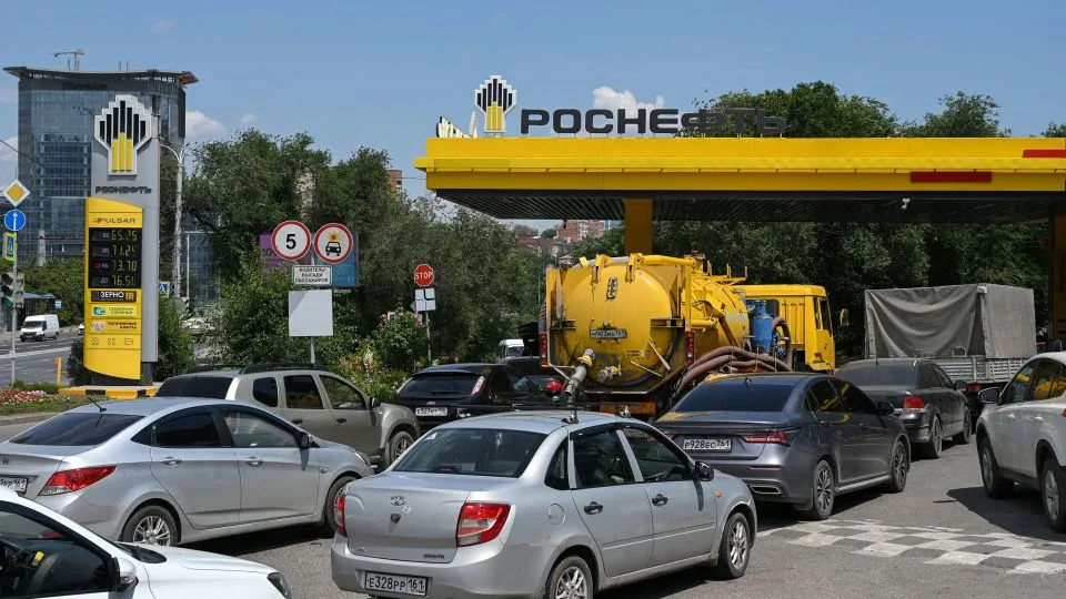 Kriza goriva u Rusiji: Skoro svih 83 regije pogođene posle ukrajinskih dronskih napada