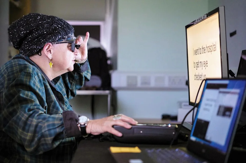 PRIMA: Mini-implant Sa Stanforda Vraća Vid Nekim Slepim Odraslim Osobama