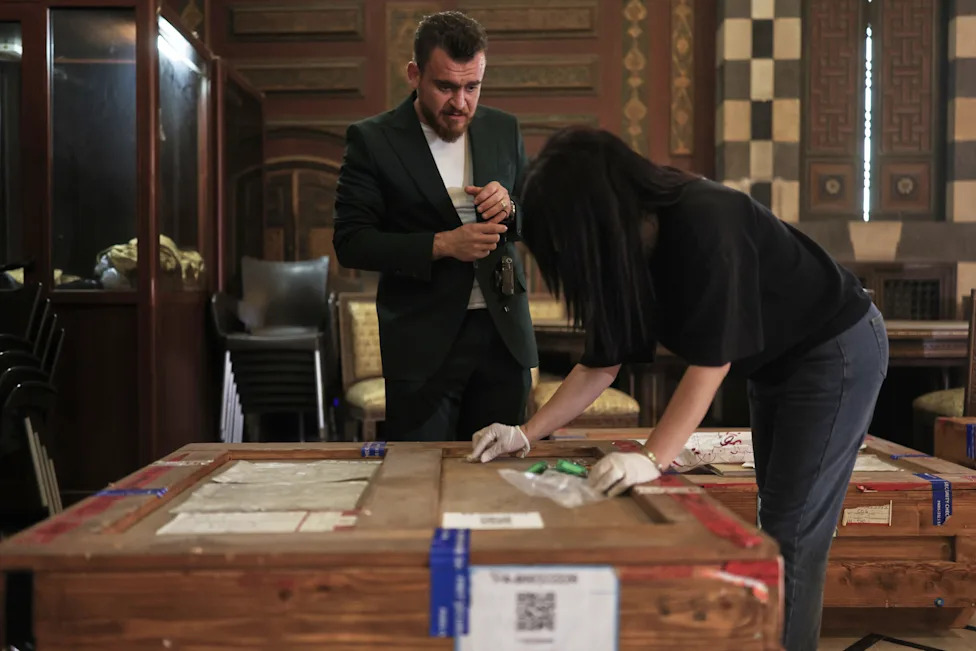 Francuska Vraća 23 Sirijska Blaga Tokom Istorijske Posete Emmanuela Macrona Damasku