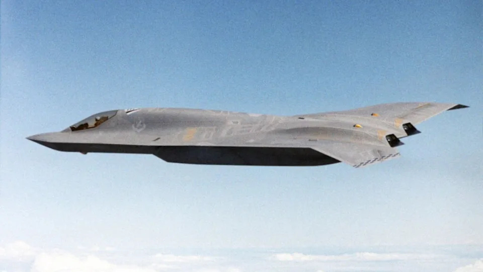 Zašto F-47 Izgleda Neobično? Viralni Snimak Iz Area 51 Otkriva Kanarde i Neočekivanu Planformu