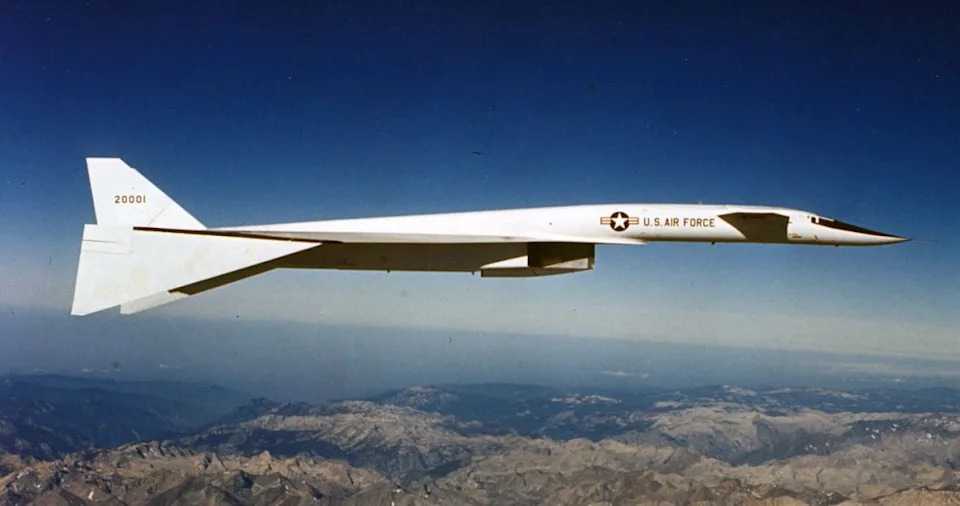 Zašto F-47 Izgleda Neobično? Viralni Snimak Iz Area 51 Otkriva Kanarde i Neočekivanu Planformu