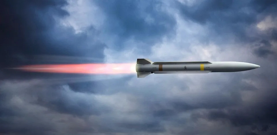 Zašto F-47 Izgleda Neobično? Viralni Snimak Iz Area 51 Otkriva Kanarde i Neočekivanu Planformu
