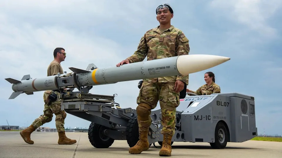 Zašto F-47 Izgleda Neobično? Viralni Snimak Iz Area 51 Otkriva Kanarde i Neočekivanu Planformu
