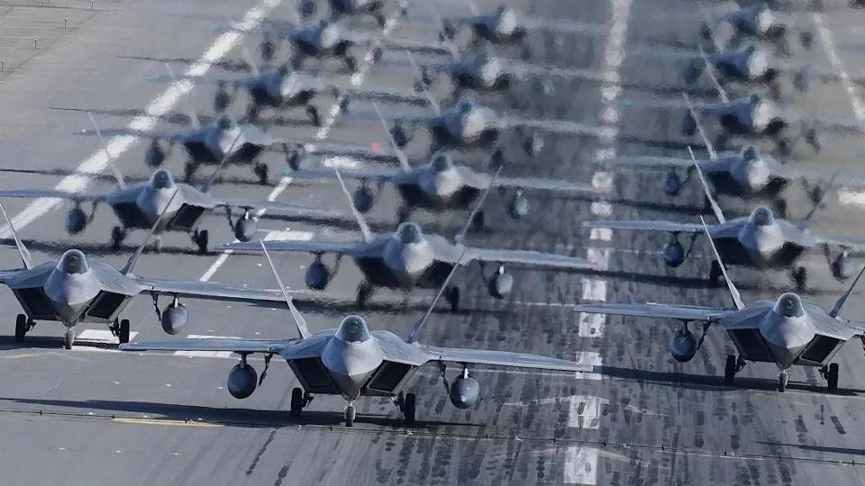 Zašto F-47 Izgleda Neobično? Viralni Snimak Iz Area 51 Otkriva Kanarde i Neočekivanu Planformu