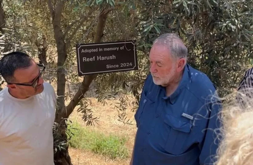 ‘Not Forgotten’: US Ambassador Huckabee and Former Hostage Yarden Bibas Dedicate Olive Tree to Slain Bibas Family
