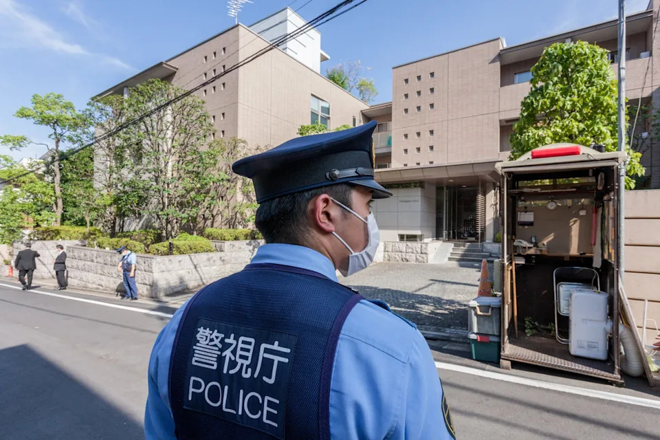 U Japanu uhapšena žena: navodno prišila usta cimerki iglom i koncem