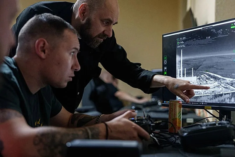 Ukrajinski dronovi pogodili južne rafinerije i luku Taganrog — požari i evakuacije