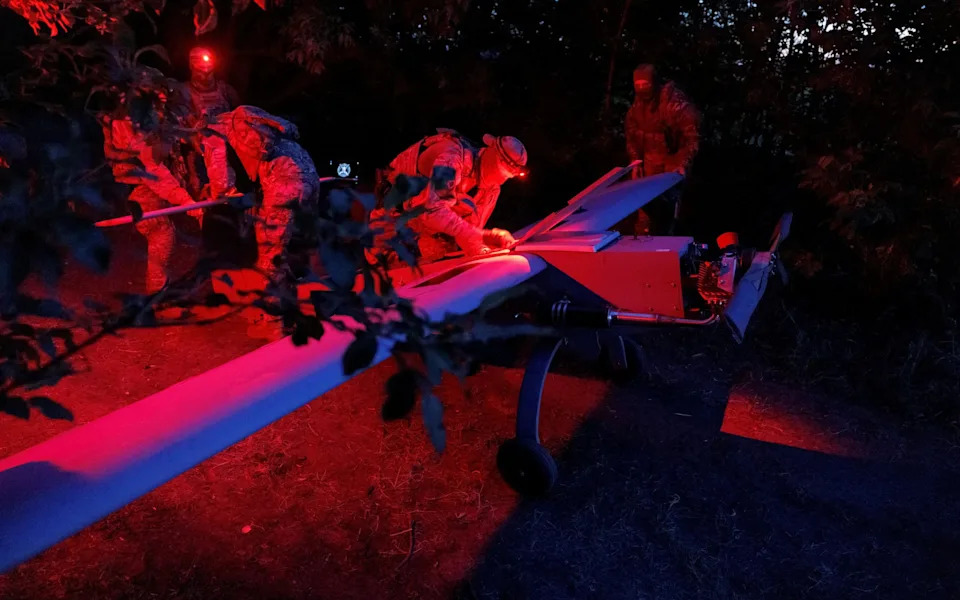 Krim Pod Opsadom: Kako Ukrajinska Kampanja Dronova Izoluje Poluostrvo
